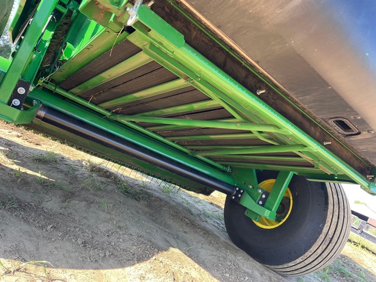 2023-john-deere-560m-image-24