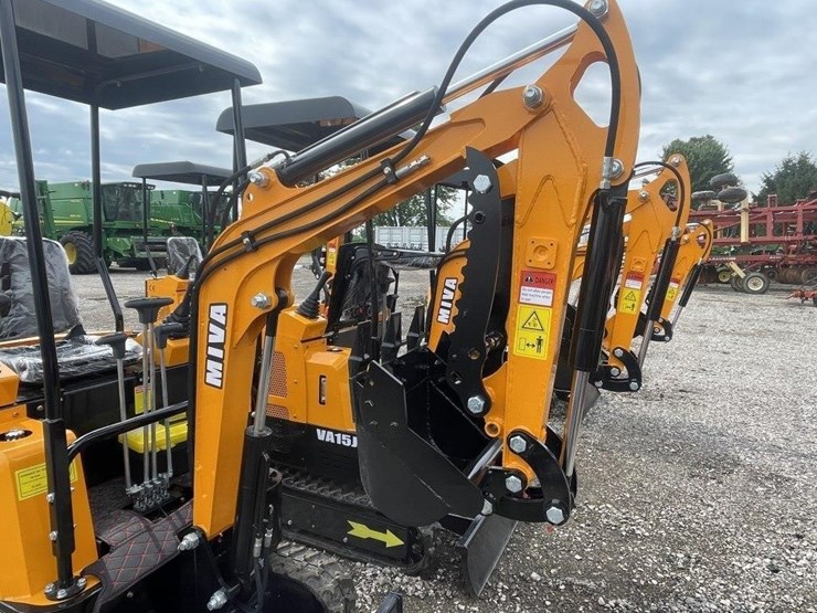 new-miva-mini-excavator:-6.6t-image-11