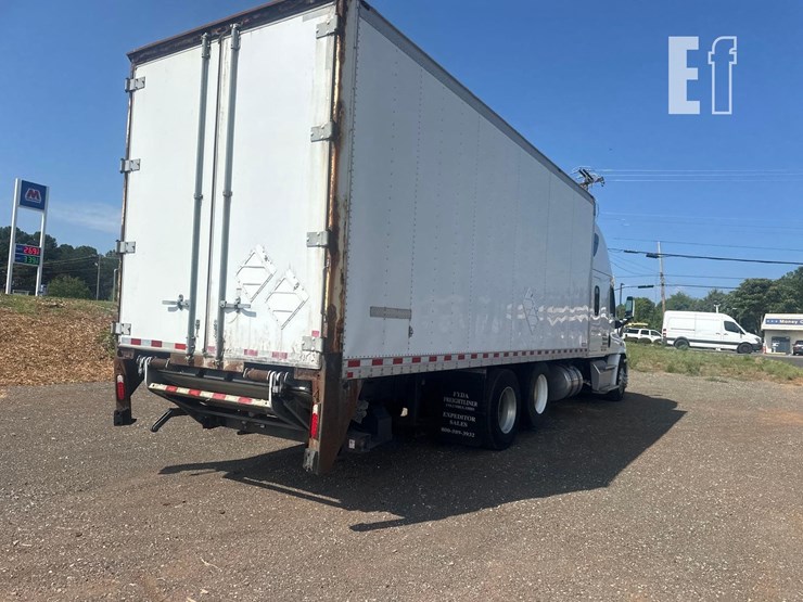 2015-freightliner-cascadia-113-image-4
