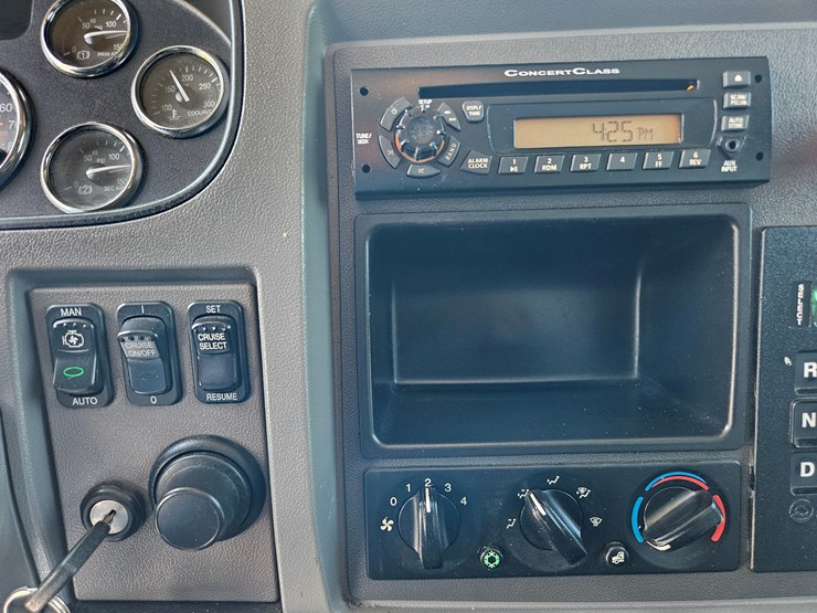 2012-peterbilt-382-image-93