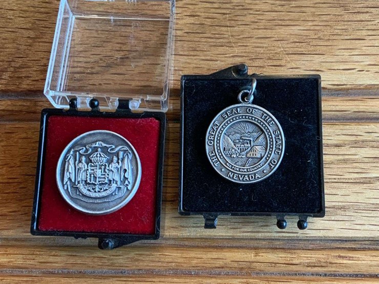 (2)-john-deere-1975-hawaii-pin-+-1980-las-vegas-charm-image-1