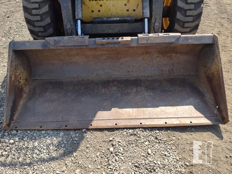 new-holland-l185-image-16