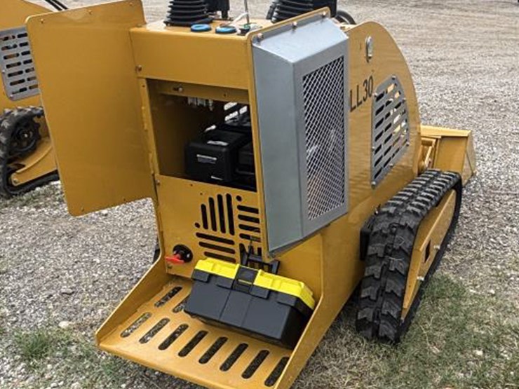 #4-•-skid-steer-loader---model-sdll30-image-3