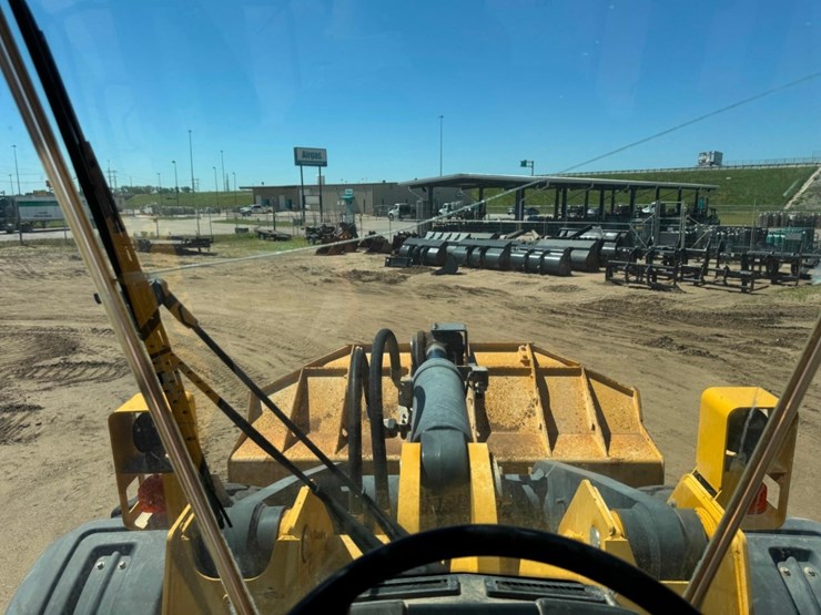 2013-deere-824k-image-59