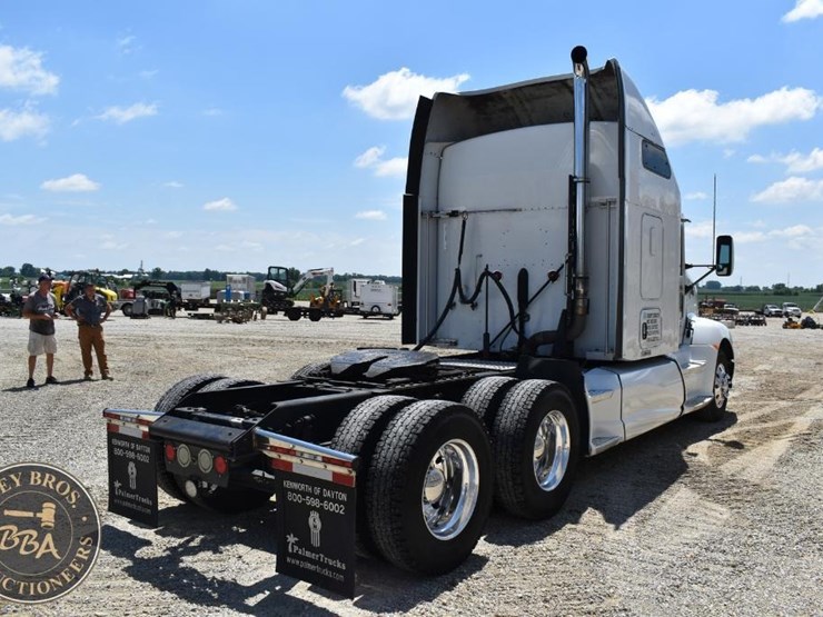 2011-kenworth-t660-image-17