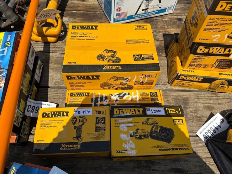 2131---dewalt-1-3/4"-band-saw-image-2