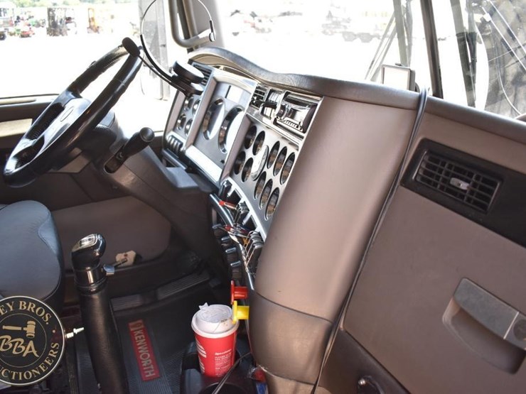 2011-kenworth-t660-image-86