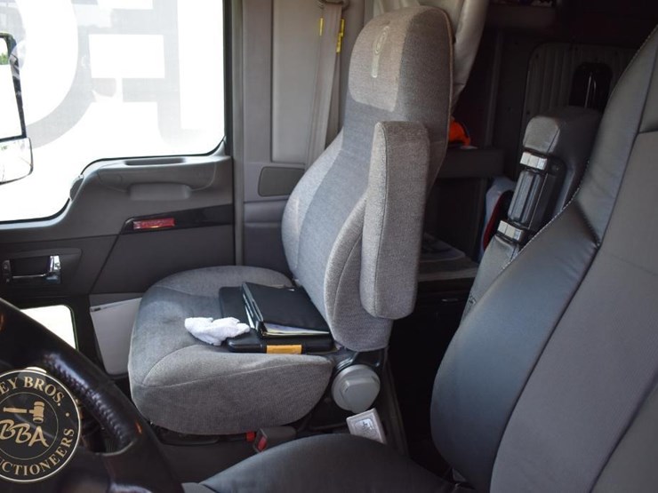 2011-kenworth-t660-image-99