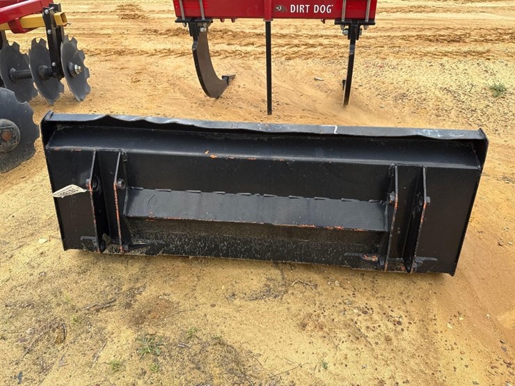152---5'-bucket-for-tractor-image-5