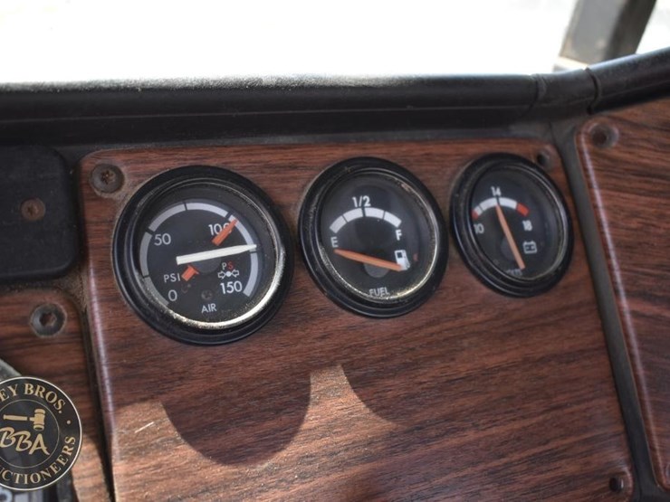 1999-freightliner-fld112-image-64
