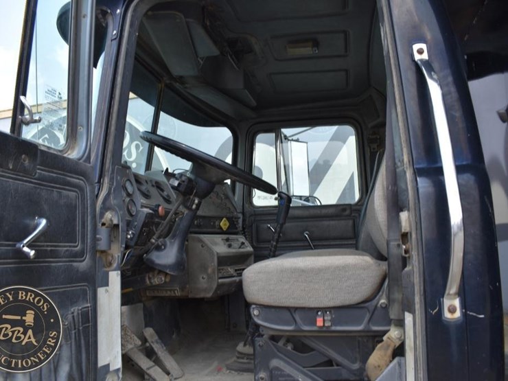 1996-mack-rd688s-image-70