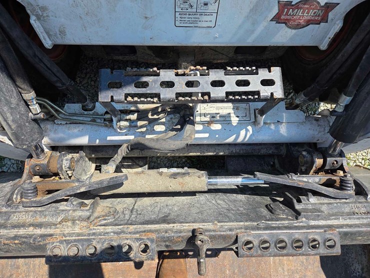 2015-bobcat-s450-skid-steer-image-3