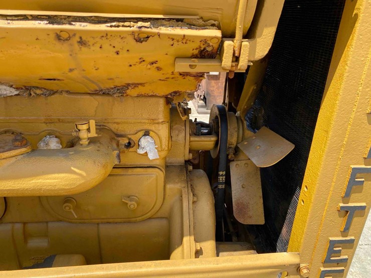 caterpillar-15-ag-crawler-image-22