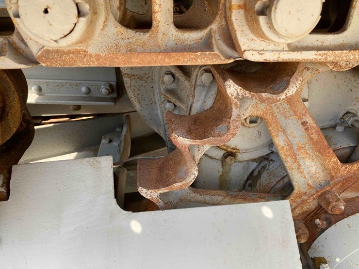 caterpillar-60-snow-crawler-tractor-image-29