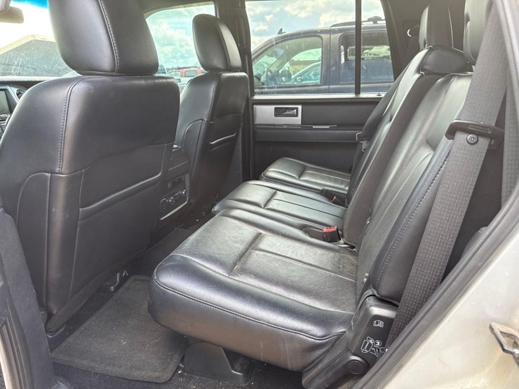 2015-ford-expedition-xlt-image-6