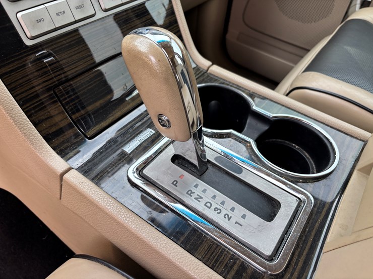 2009-lincoln-navigator-image-10
