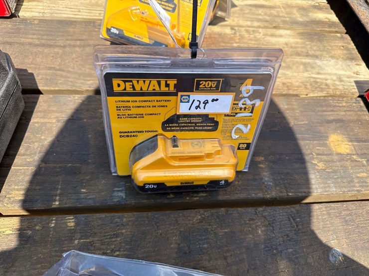 2139---dewalt-20-volt-battery-image-1