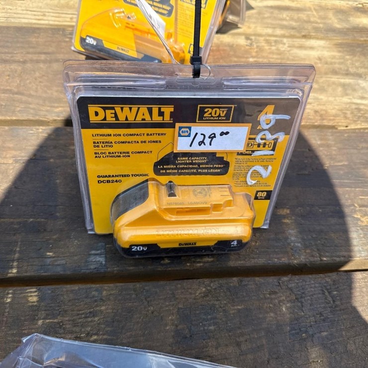 2139 - DEWALT 20 VOLT BATTERY