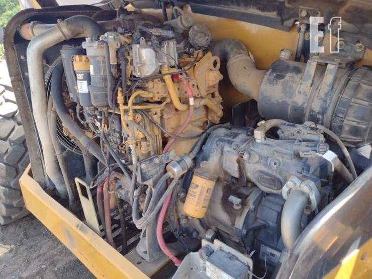 2017-caterpillar-tl1055d-image-26