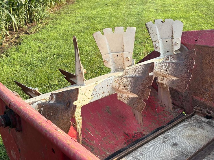 ih-530-single-axle-manure-spreader-image-8
