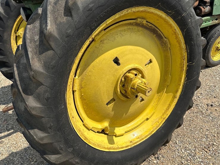 john-deere-b-image-10