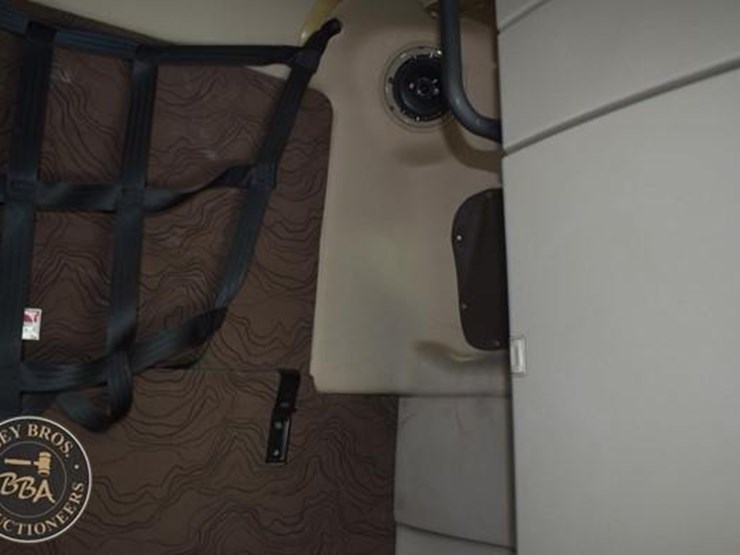 2014-volvo-vnl64t670-image-70