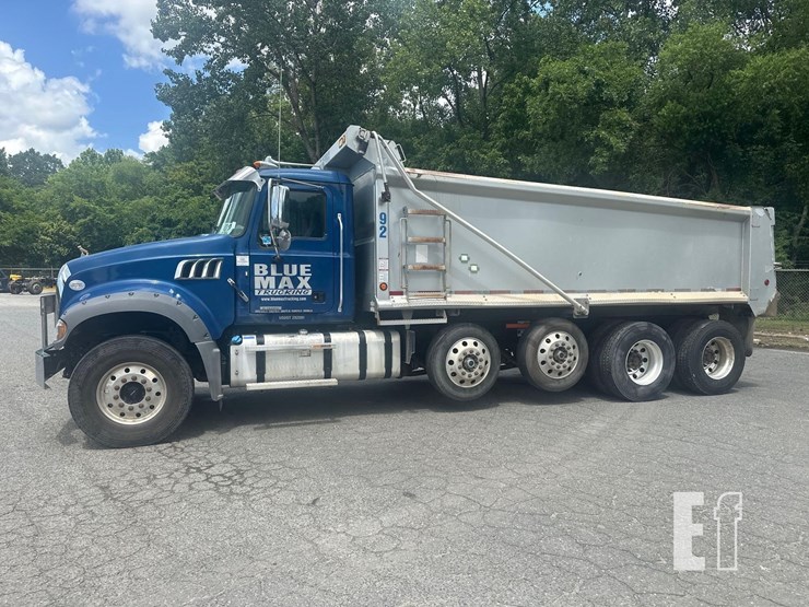 2021-mack-granite-64fr-image-10