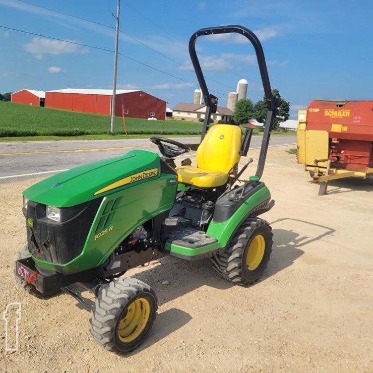 JOHN DEERE 1025R