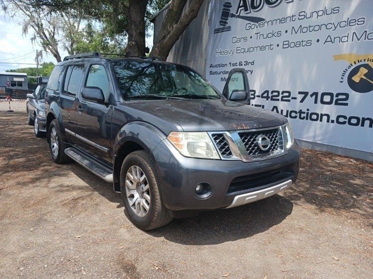 2010-nissan-pathfinder-image-2