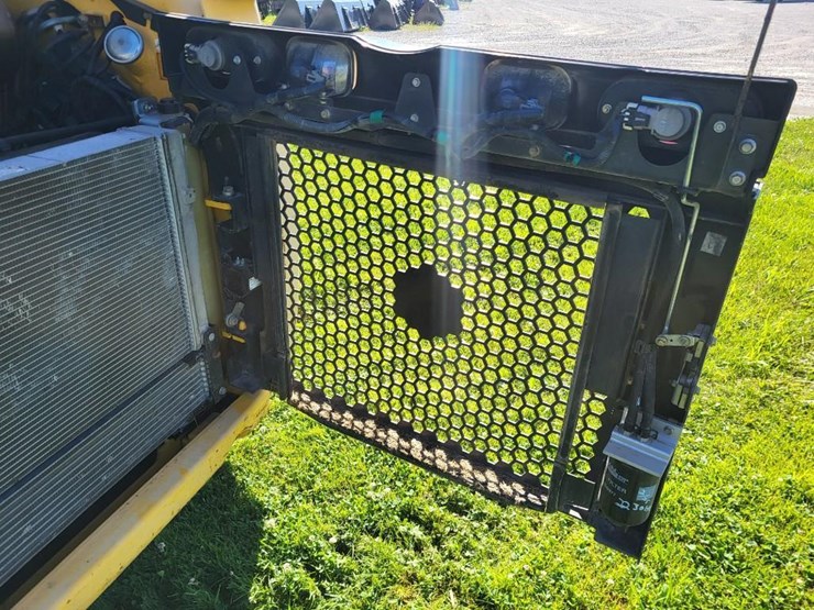 2014-new-holland-l216-image-19
