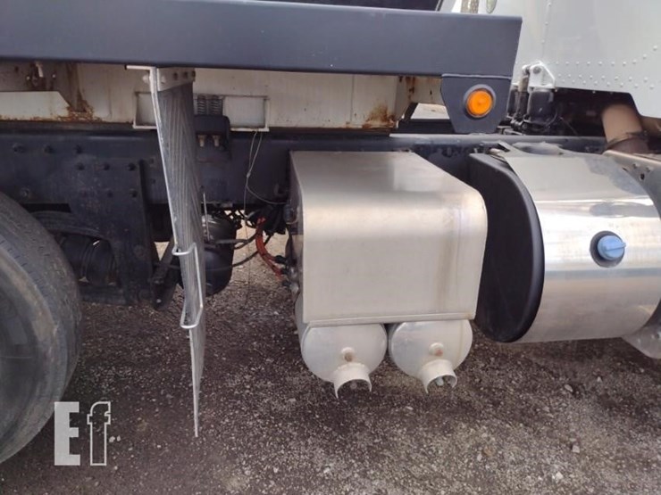 2016-peterbilt-367-image-40