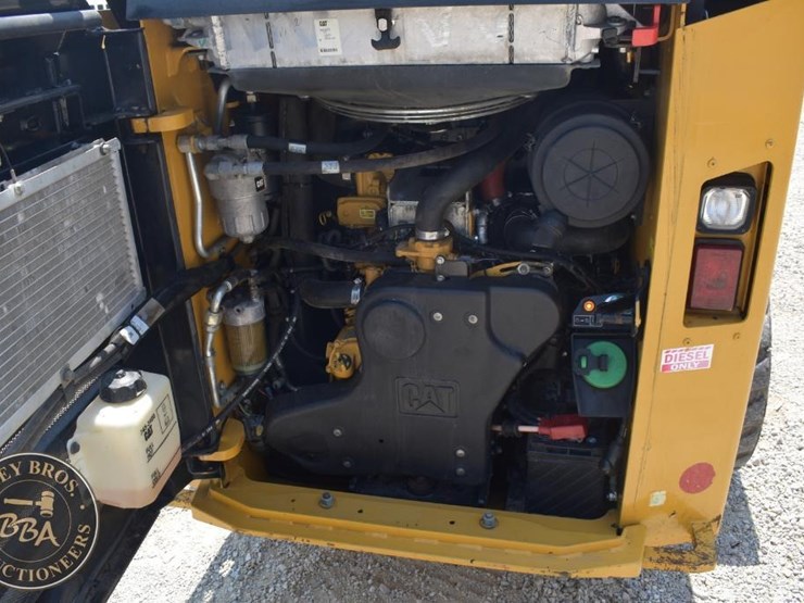 2015-caterpillar-272d2-image-28