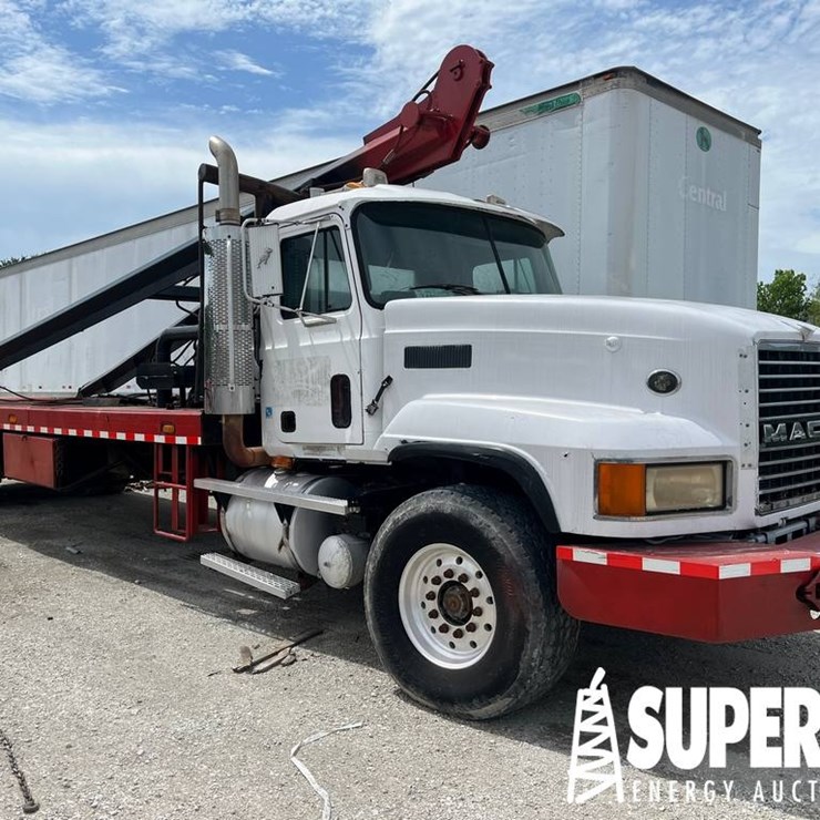 2001 MACK CL713