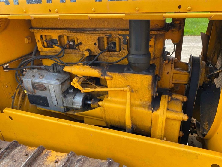 caterpillar-22-ag-crawler-image-13