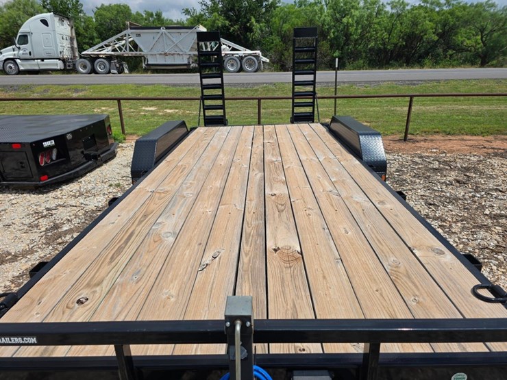 new-2022-load-trail-ch-83in-x-18ft-equipment-trailer-image-6