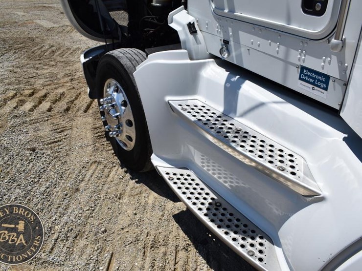 2011-kenworth-t660-image-58