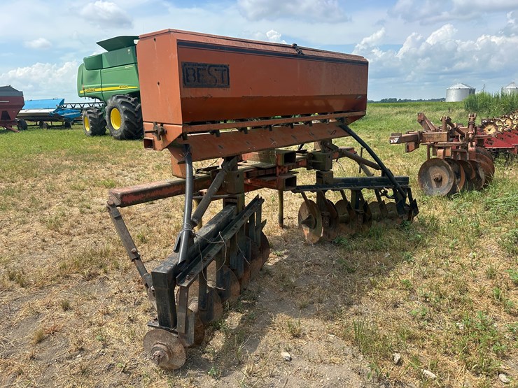 #26624-•-best-mfg-ls9600-seeder-w/-levee-plow-image-4