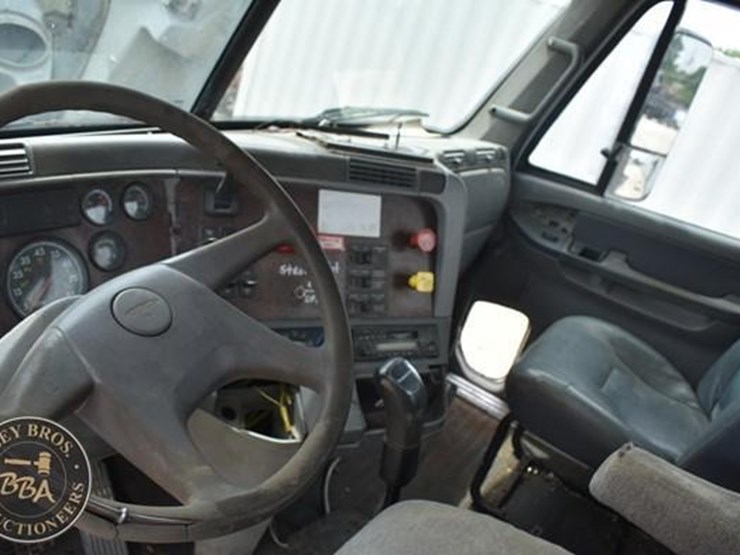 2002-freightliner-century-112-image-43