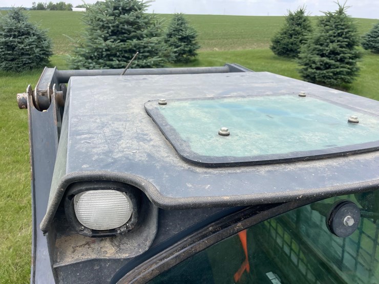 2019-deere-318g-image-31