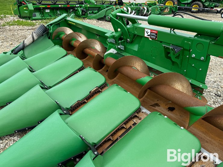 2022-john-deere-c12f-image-11