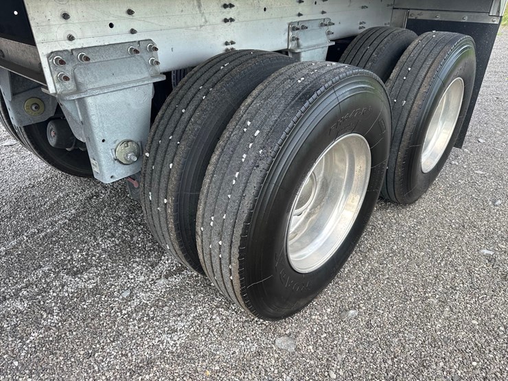 2022-40'-eby-grain-trailer-image-28