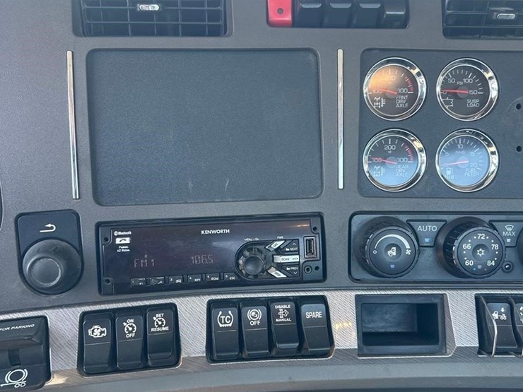 2018-kenworth-t880-image-25