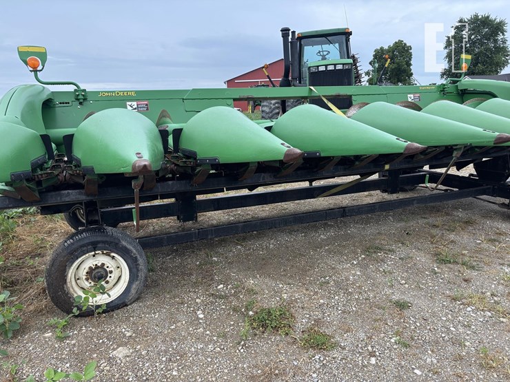 2012-john-deere-608c-image-12
