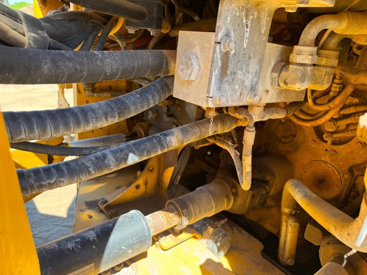 2013-deere-824k-image-16