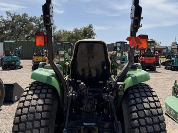 john-deere-3520-image-4