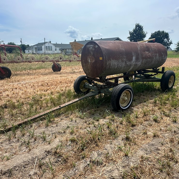 #26605 • ~550 gallon Tank w/ Trailer