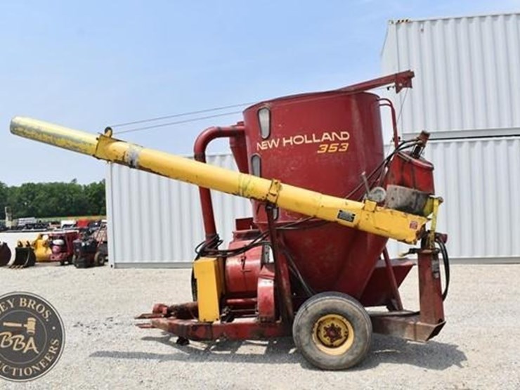 new-holland-353-image-5
