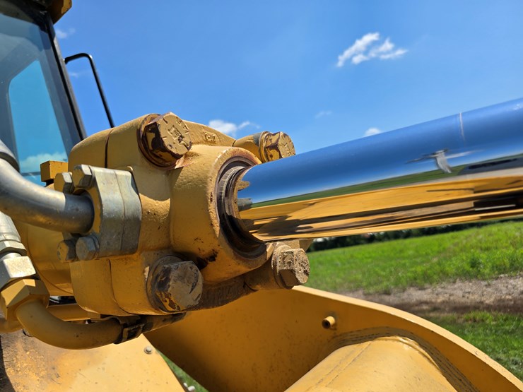 2005-caterpillar-953c-image-64
