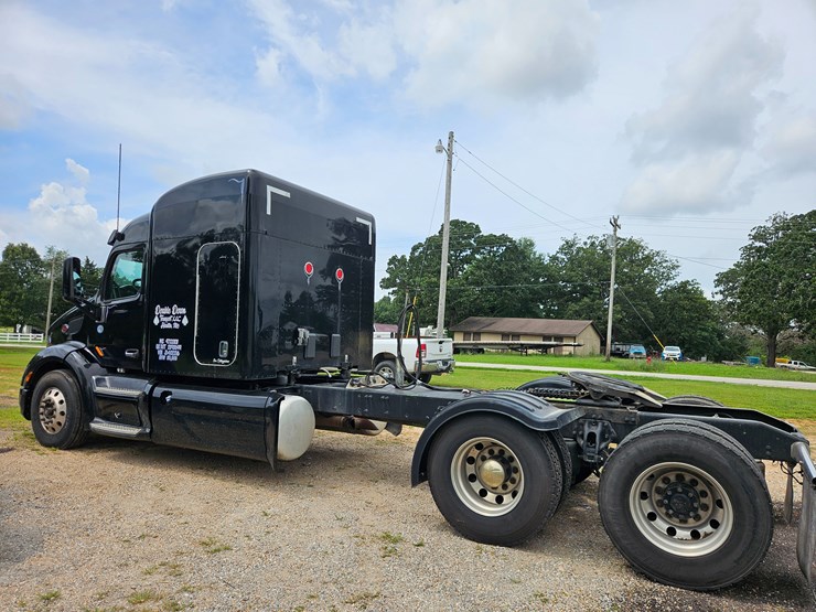2018-peterbilt-579-image-13