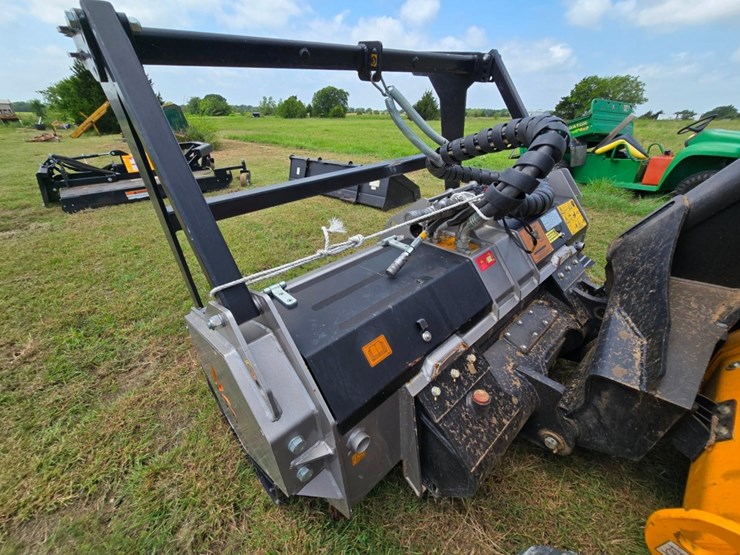 2022-jcb-3ts-8t-image-9